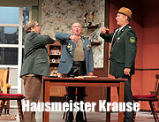 Nicht ohne meinen Hut - Tom Gerhardt sorgt als „Hausmeister Krause“ für maximalen Bühnenspaß in der Komödie im Bayerischen Hof (©Foto: Dietrich Dettmann)